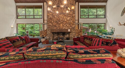 Disconnect Here | Rustic 3BR Off-Grid Hideaway