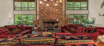 Disconnect Here | Rustic 3BR Off-Grid Hideaway