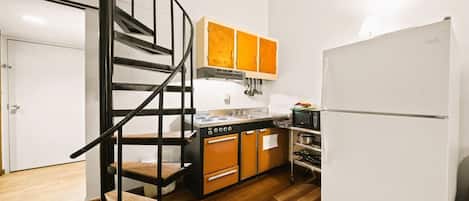 Refrigerador, microondas, horno y parrilla de estufa