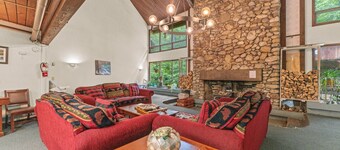 Cozy Cabin Vibes | 1BR White Mountain Getaway