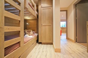2 bedrooms