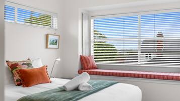 3 bedrooms, desk, iron/ironing board, WiFi