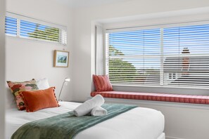 3 bedrooms, desk, iron/ironing board, WiFi