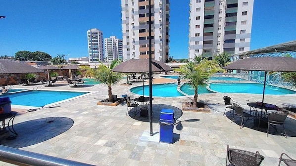 9 outdoor pools