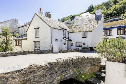 Historic Polperro Cottage on the Water's Edge