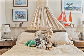 4 bedrooms, iron/ironing board, free WiFi, bed sheets - Historic Polperro Cottage on the Water's Edge (Polperro)