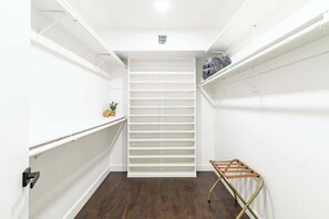 Interior - Modern 3BR Home w/ Heated Pool, Games & Parking (Phoenix)