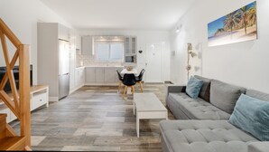 A modern apartment with a kitchen, dining area, and living room. - Studio 'De Tato' with Mountain View, Private Terrace and Wi-Fi (La Frontera)