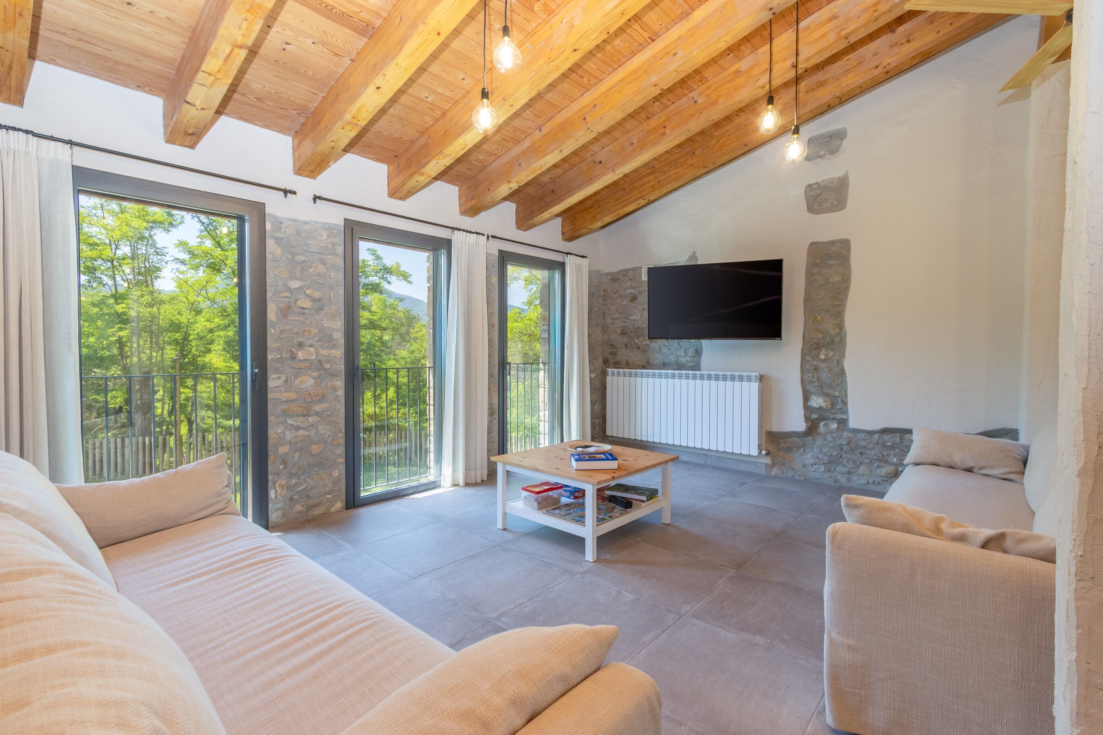 Casa Rural 'La Rossa' Con Vistas A La Montaña, Piscina Privada Y Wi-fi - Banyoles