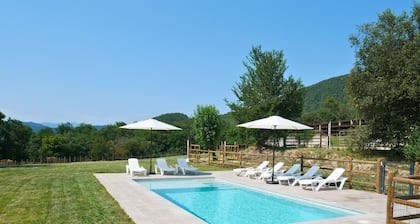 Rural House 'La Rossa' with Mountain Views, Private Pool and Wi-Fi