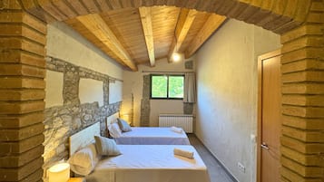 6 bedrooms, WiFi, bed sheets