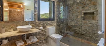 Rural House 'La Rossa' with Mountain Views, Private Pool and Wi-Fi
