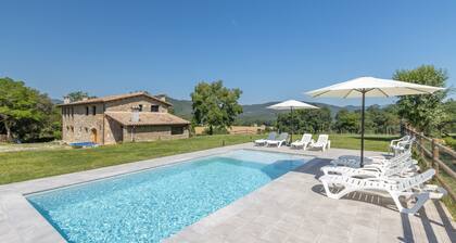 Rural House 'La Rossa' with Mountain Views, Private Pool and Wi-Fi