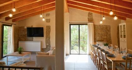 Rural House 'La Rossa' with Mountain Views, Private Pool and Wi-Fi