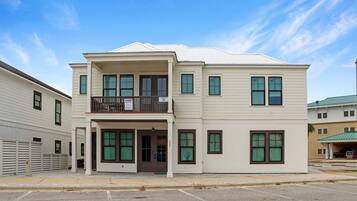 House, Multiple Beds (Manhattan) | Exterior