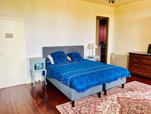 9 bedrooms, iron/ironing board, WiFi, bed sheets