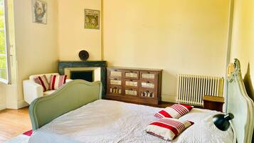 9 dormitorios, tabla de planchar con plancha, wifi y ropa de cama