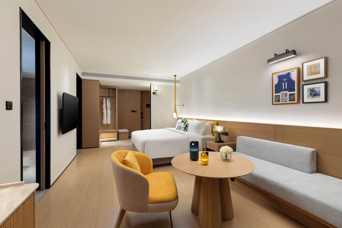 Grand Room, 1 King Bed