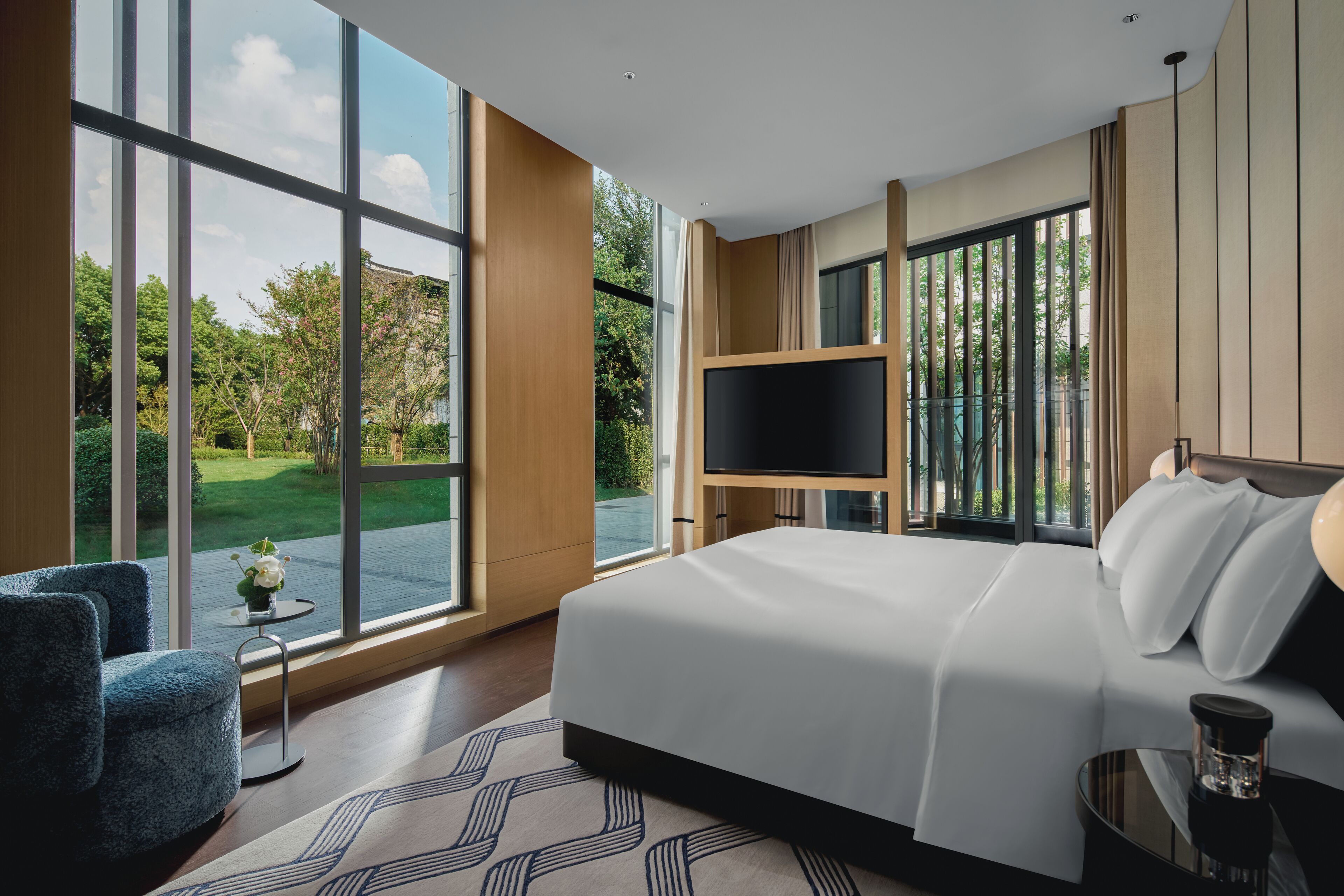 Suite, 1 Bedroom, Balcony | Down comforters, minibar, in-room safe, blackout drapes