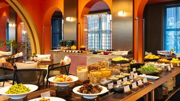 Breakfast, lunch, dinner served; local and international cuisine