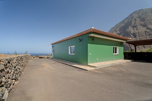 Exterior - Holiday Home 'Elvira' with Sea View, Private Terrace and Wi-Fi (La Frontera)