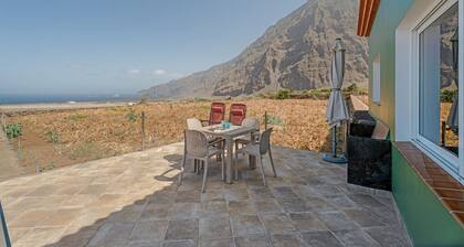 Ferienhaus 'Elvira' mit Meerblick, privater Terrasse und WLAN