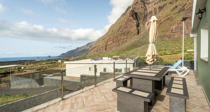 Holiday Home 'Miramar' with Sea View, Private Terrace and Wi-Fi