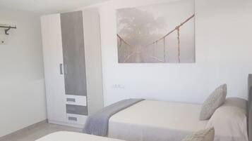 2 slaapkamers, een strijkplank/strijkijzer, wifi, beddengoed