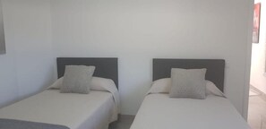 2 makuuhuonetta, silitysrauta/-lauta, Wi-Fi, vuodevaatteet