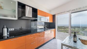 KĂŒhlschrank, Mikrowelle, Ofen, Herdplatte