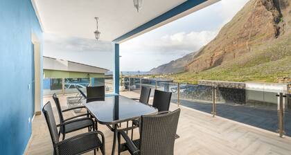 Holiday Home 'Casa Mar Azul' with Sea Views, Private Terrace and Wi-Fi