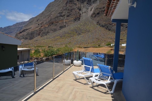 Holiday Home 'Casa Mar Azul' with Sea Views, Private Terrace and Wi-Fi