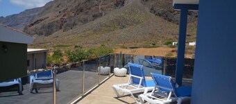 Holiday Home 'Casa Mar Azul' with Sea Views, Private Terrace and Wi-Fi