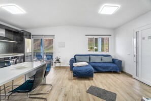 TV - Holiday Home 'Casa Mar Azul' with Sea Views, Private Terrace and Wi-Fi (Frontera)