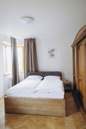 3 makuuhuonetta, silitysrauta/-lauta, internet, vuodevaatteet