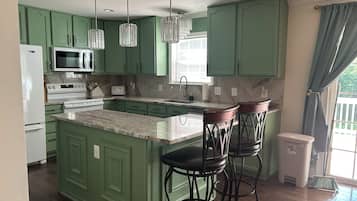 Mikroaaltouuni, uuni, liesi, astianpesukone