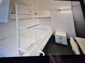 Iron/ironing board, bed sheets