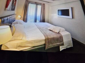 2 chambres, fer et planche à repasser, draps fournis