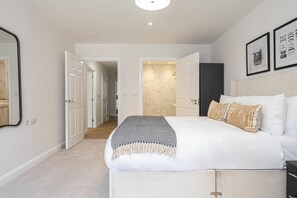 2 makuuhuonetta, silitysrauta/-lauta, ilmainen Wi-Fi, vuodevaatteet