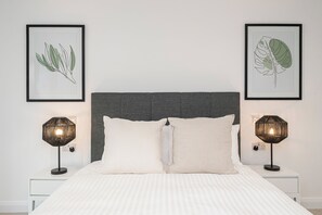 2 bedrooms, iron/ironing board, free WiFi, bed sheets - The Modern Nest Over 65s Retreat (Surrey)