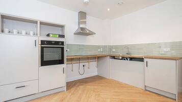 Fridge, stovetop, coffee/tea maker, electric kettle