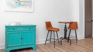 House, Multiple Beds (Mint Julep) | Interior