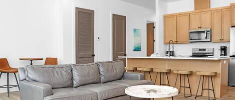 Townhome, Multiple Beds (Mint Julep) | Living area