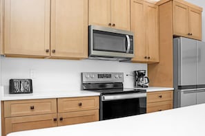 Townhome, Multiple Beds (Mint Julep) | Private kitchen