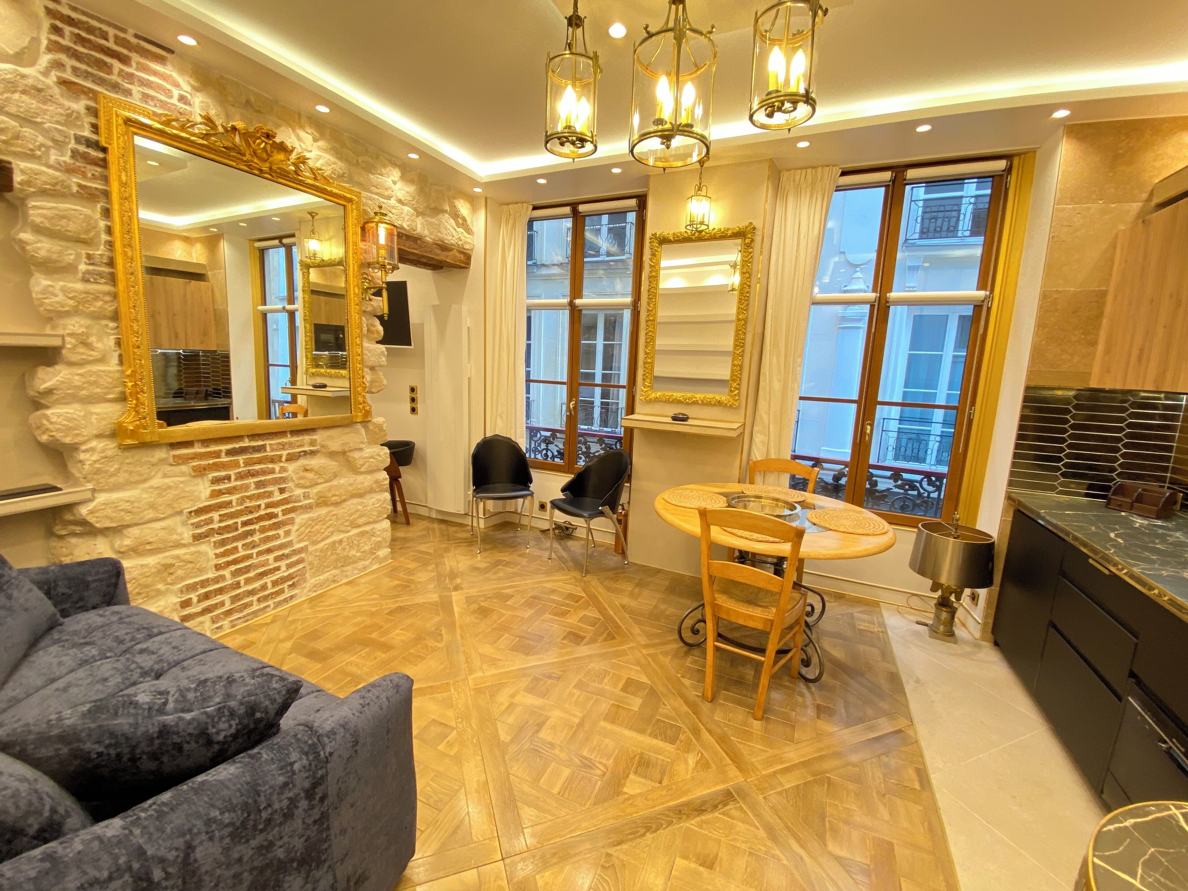 Elegant Flat In An Historical Building In The Heart Of The City - Paris