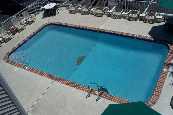 Piscina externa sazonal