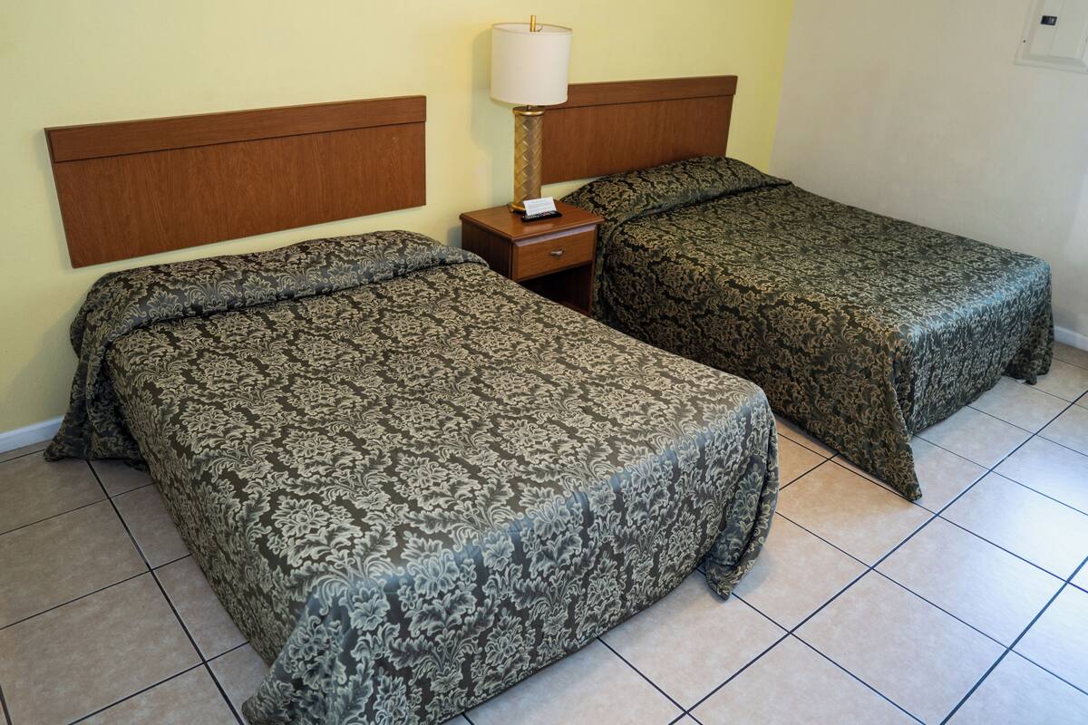 Luxury Suite | Iron/ironing board, free WiFi