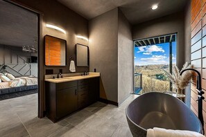 4 habitaciones, tabla de planchar con plancha y wifi gratis 