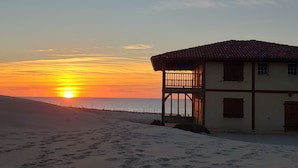 A beachfront building with a balcony overlooking the ocean. - HOUSE ON THE DUNE SLEEPS 5 (VIELLE SAINT GIRONS PLAGE)