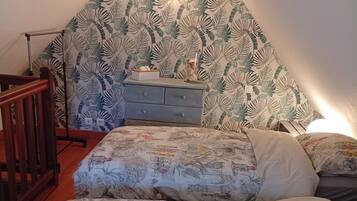 1 soveværelse, strygejern/strygebræt, sengetøj